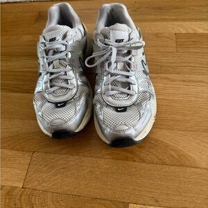 Nike V2K run sneakers